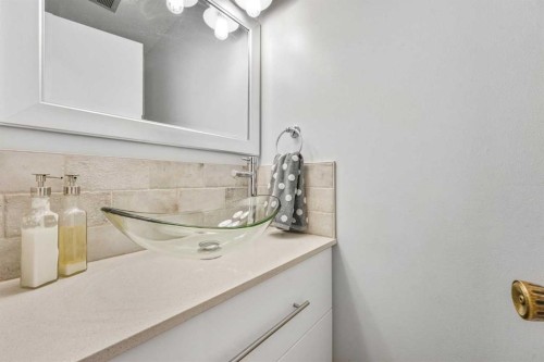 70 Brae Glen Lane Sw, Calgary, AB - Indoor Photo Showing Bathroom