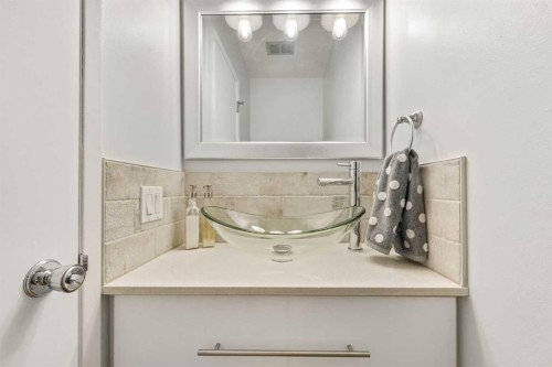 70 Brae Glen Lane Sw, Calgary, AB - Indoor Photo Showing Bathroom
