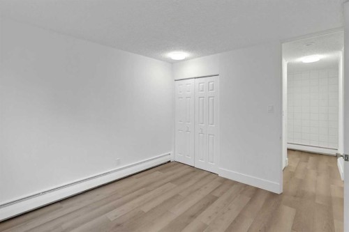 104-6919 Elbow Drive Sw, Calgary, AB - Indoor Photo Showing Other Room