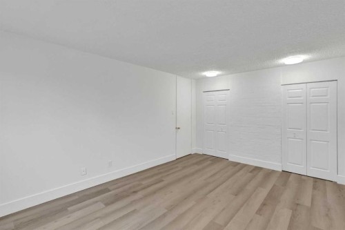 104-6919 Elbow Drive Sw, Calgary, AB - Indoor Photo Showing Other Room
