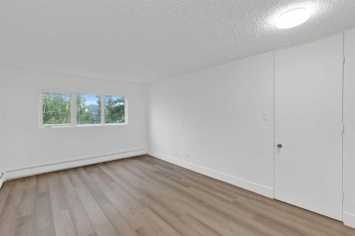 104-6919 Elbow Drive Sw, Calgary, AB - Indoor Photo Showing Other Room