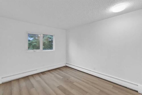 104-6919 Elbow Drive Sw, Calgary, AB - Indoor Photo Showing Other Room