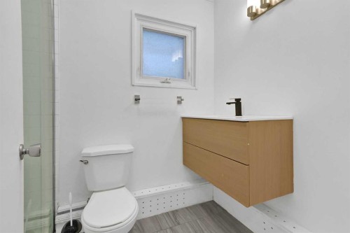 104-6919 Elbow Drive Sw, Calgary, AB - Indoor Photo Showing Bathroom