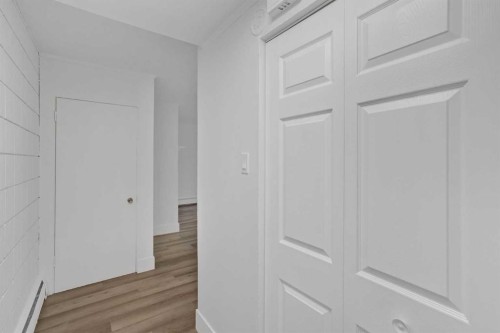104-6919 Elbow Drive Sw, Calgary, AB - Indoor Photo Showing Other Room