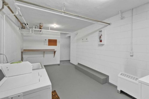 104-6919 Elbow Drive Sw, Calgary, AB - Indoor Photo Showing Laundry Room