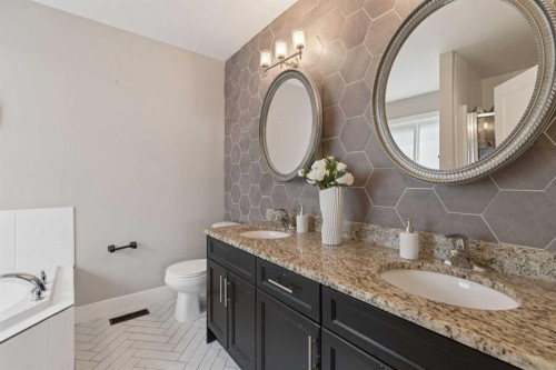 1826 Baywater Street Sw, Airdrie, AB - Indoor Photo Showing Bathroom