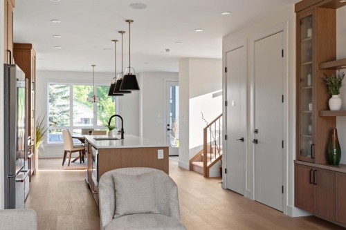 8140 47 Avenue Nw, Calgary, AB - Indoor