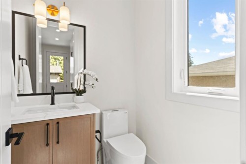 8140 47 Avenue Nw, Calgary, AB - Indoor
