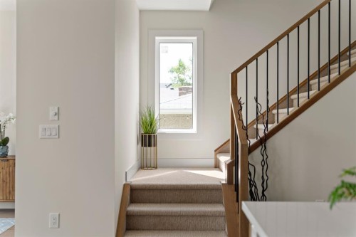 8140 47 Avenue Nw, Calgary, AB - Indoor Photo Showing Other Room