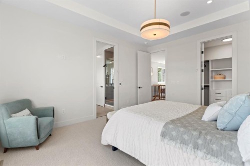 8140 47 Avenue Nw, Calgary, AB - Indoor Photo Showing Bedroom