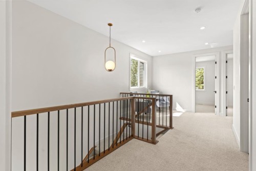 8140 47 Avenue Nw, Calgary, AB - Indoor Photo Showing Other Room