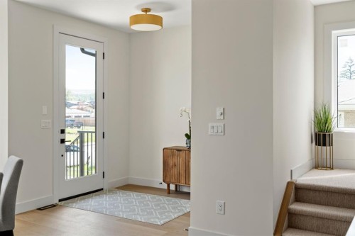 8140 47 Avenue Nw, Calgary, AB - Indoor Photo Showing Other Room