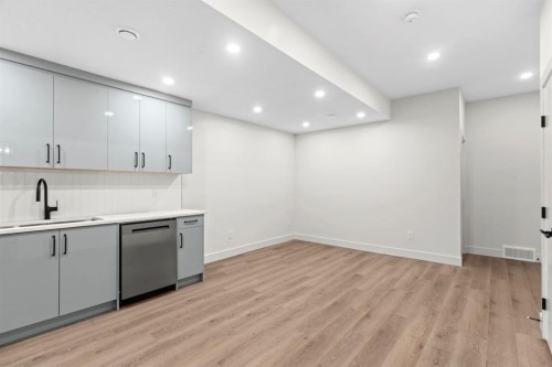 8140 47 Avenue Nw, Calgary, AB - Indoor