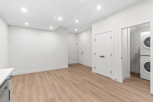 8140 47 Avenue Nw, Calgary, AB - Indoor Photo Showing Laundry Room