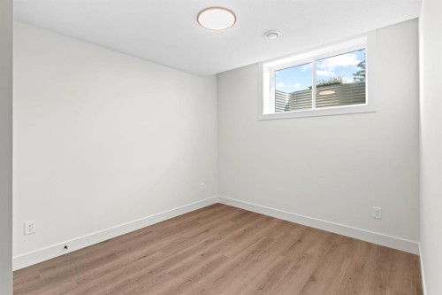 8140 47 Avenue Nw, Calgary, AB - Indoor Photo Showing Other Room