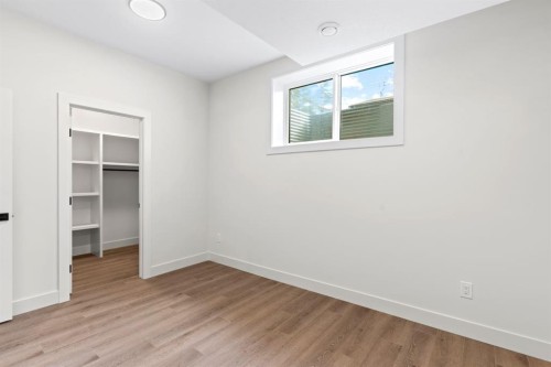 8140 47 Avenue Nw, Calgary, AB - Indoor Photo Showing Other Room