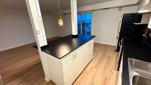 4-3726 Centre Street Ne, Calgary, AB - Indoor