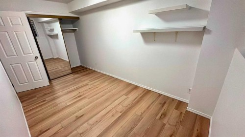 4-3726 Centre Street Ne, Calgary, AB - Indoor Photo Showing Other Room