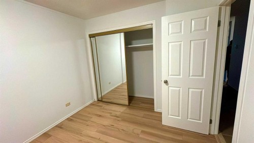 4-3726 Centre Street Ne, Calgary, AB - Indoor Photo Showing Other Room