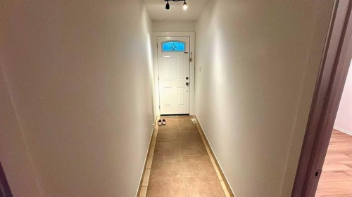 4-3726 Centre Street Ne, Calgary, AB - Indoor Photo Showing Other Room