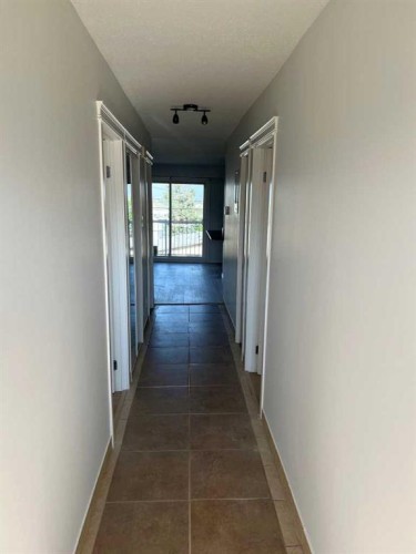 4-3726 Centre Street Ne, Calgary, AB - Indoor Photo Showing Other Room