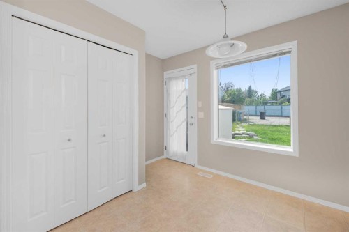 169 Everstone Drive Sw, Calgary, AB - Indoor Photo Showing Other Room