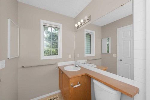 169 Everstone Drive Sw, Calgary, AB - Indoor Photo Showing Bathroom