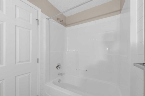 169 Everstone Drive Sw, Calgary, AB - Indoor Photo Showing Bathroom