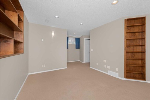 169 Everstone Drive Sw, Calgary, AB - Indoor Photo Showing Other Room