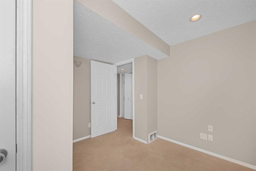 169 Everstone Drive Sw, Calgary, AB - Indoor Photo Showing Other Room