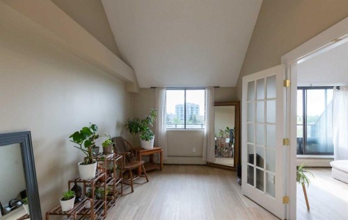 605-1900 25A Street Sw, Calgary, AB - Indoor Photo Showing Other Room