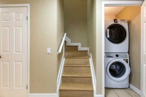 605-1900 25A Street Sw, Calgary, AB - Indoor Photo Showing Laundry Room