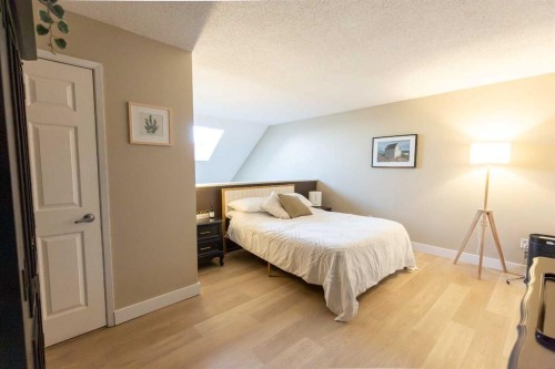 605-1900 25A Street Sw, Calgary, AB - Indoor Photo Showing Bedroom