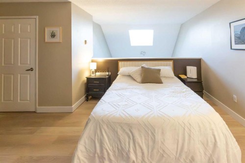 605-1900 25A Street Sw, Calgary, AB - Indoor Photo Showing Bedroom
