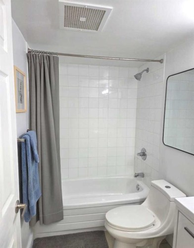 605-1900 25A Street Sw, Calgary, AB - Indoor Photo Showing Bathroom