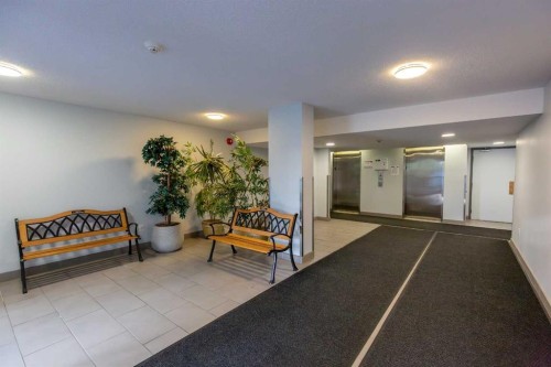605-1900 25A Street Sw, Calgary, AB - Indoor Photo Showing Other Room