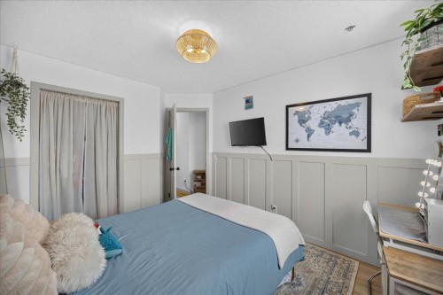 146 Sunset Road, Cochrane, AB - Indoor Photo Showing Bedroom