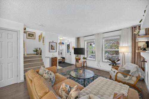 146 Sunset Road, Cochrane, AB - Indoor Photo Showing Living Room