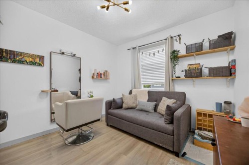 146 Sunset Road, Cochrane, AB - Indoor Photo Showing Living Room