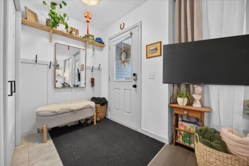 146 Sunset Road, Cochrane, AB - Indoor Photo Showing Other Room