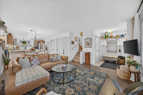 146 Sunset Road, Cochrane, AB - Indoor Photo Showing Living Room