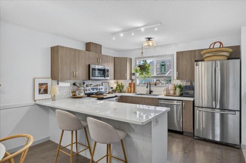 146 Sunset Road, Cochrane, AB - Indoor Photo Showing Kitchen With Stainless Steel Kitchen With Upgraded Kitchen