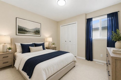 29 Royal Birkdale Drive Nw, Calgary, AB - Indoor Photo Showing Bedroom