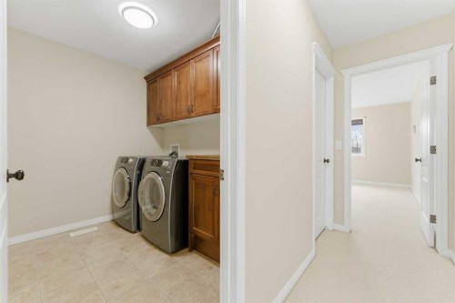 29 Royal Birkdale Drive Nw, Calgary, AB - Indoor Photo Showing Laundry Room