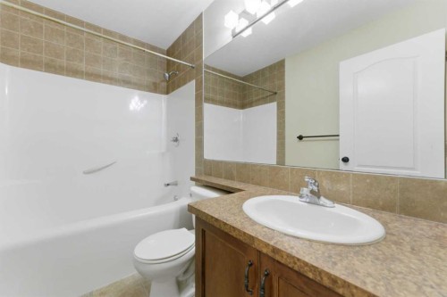 29 Royal Birkdale Drive Nw, Calgary, AB - Indoor Photo Showing Bathroom
