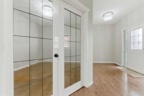 29 Royal Birkdale Drive Nw, Calgary, AB - Indoor Photo Showing Other Room