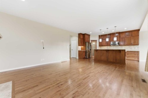29 Royal Birkdale Drive Nw, Calgary, AB - Indoor Photo Showing Kitchen