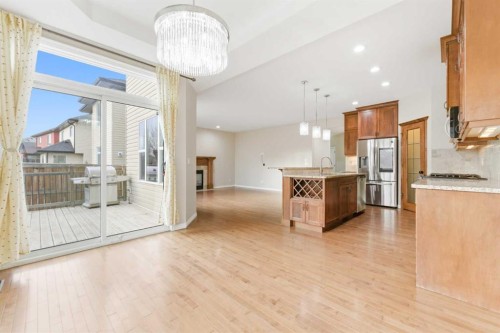 29 Royal Birkdale Drive Nw, Calgary, AB - Indoor Photo Showing Kitchen With Upgraded Kitchen