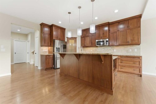29 Royal Birkdale Drive Nw, Calgary, AB - Indoor Photo Showing Kitchen With Upgraded Kitchen