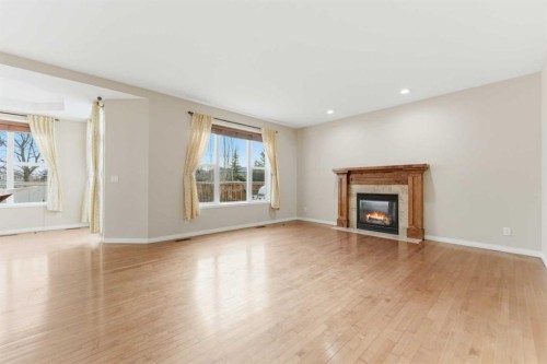 29 Royal Birkdale Drive Nw, Calgary, AB - Indoor Photo Showing Living Room With Fireplace